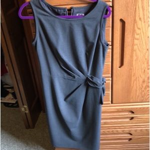 Sleeveless gray dress